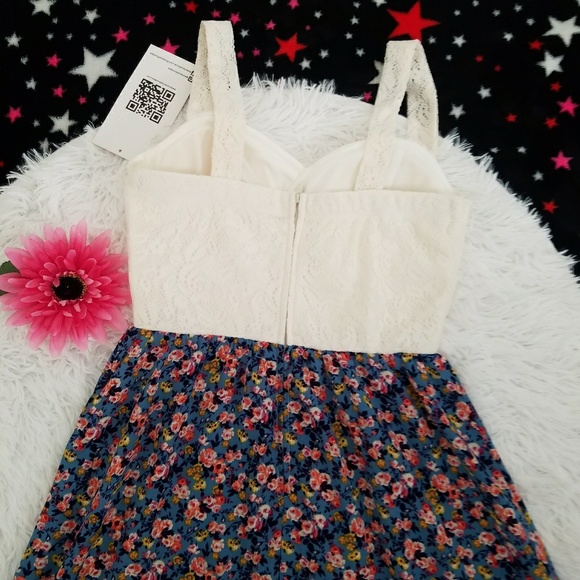 New Dress sleeveless sz~S - Picture 2 of 5